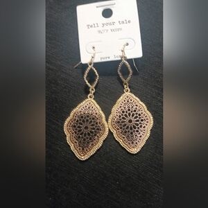 Elegant Gold and Black Filigree Earrings
